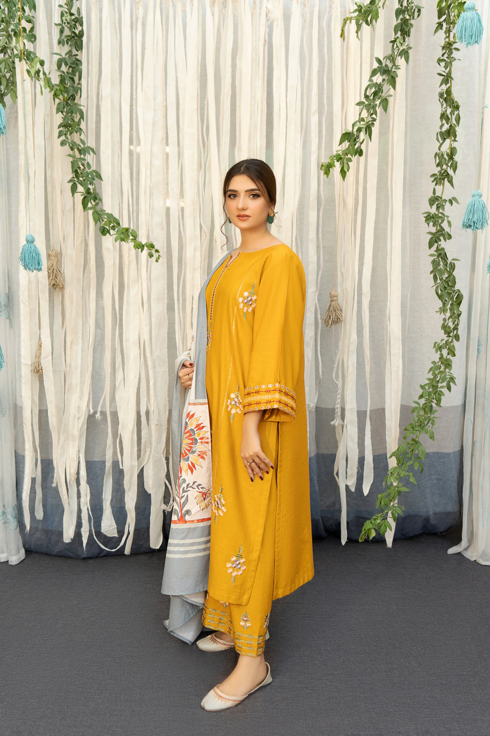ZAHRA-BG552